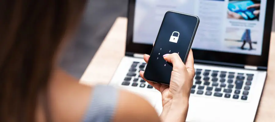 Phone displaying lock screen with padlock icon.